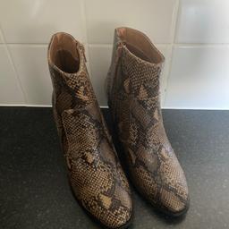 Ladies brown tan leopard patterned ankle boots size 6