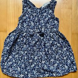 Wunderschönes Mädchenkleid von H&M in Blumenmuster, aus reiner Baumwolle (leichter, luftiger Stoff).
Nur wenige male getragen, keine Flecken/Löcher/etc.

#hundm #hundmbaby #madchenkleid #blumenkleid #blumenmuster #kleid #sommerkleid #sommer #kleidausbaumwolle