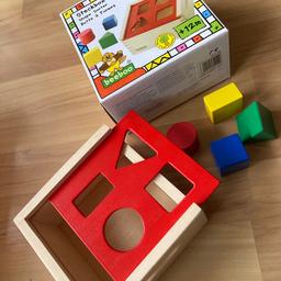 Wunderschönes Spiel aus Holz
Zum Entdecken und Sammeln von Erfahrungen
Farben Formen
Fördert viele Fähigkeiten und macht großen Spaß