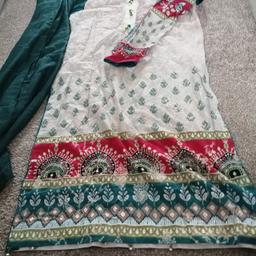 brand new Kurta with matching Duppata.
no label as I took it off and it didn't fit.
will fit a UK size 10-12