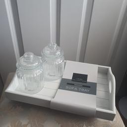 Hi there I'm selling a brand new sofa tray and 2 glass jars. In very good condition. Cash and collection from b63 halesowen.