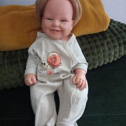 Verkaufe eine süßen Puppenjungen "Sam" ....

Der Body ist nicht original zur Puppe und hat ein kleines Loch am Fuß, aber ich wollte die Puppe nicht nackig fotografieren 🤭🤣

Versandkosten innerhalb Österreich € 4,90

Keine Rücknahme, Rückerstattung oder Garantie - Privatverkauf!