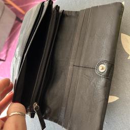 Wenig benutzte Geldtasche aus echtleder in schwarz