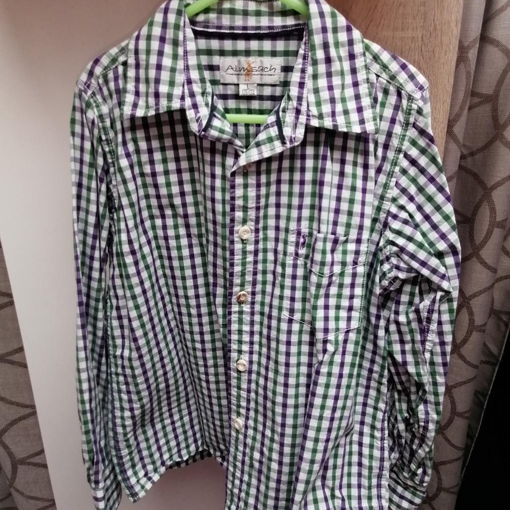 Trachtenhemd lila grün karriert Gr. 128/134 ungebügelt 😂. Versand gegen Übernahme der Versandkosten innerhalb von Österreich gerne möglich. Keine Garantie und keine Gewährleistung!