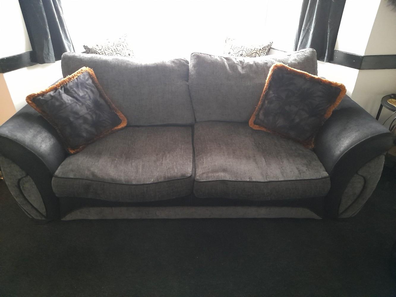 dfs 3 seater sofa in London Borough of Croydon für £ 30,00 zum Verkauf