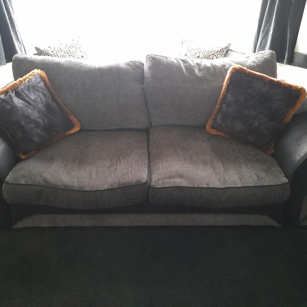 dfs 3 seater sofa in London Borough of Croydon für £ 30,00 zum Verkauf