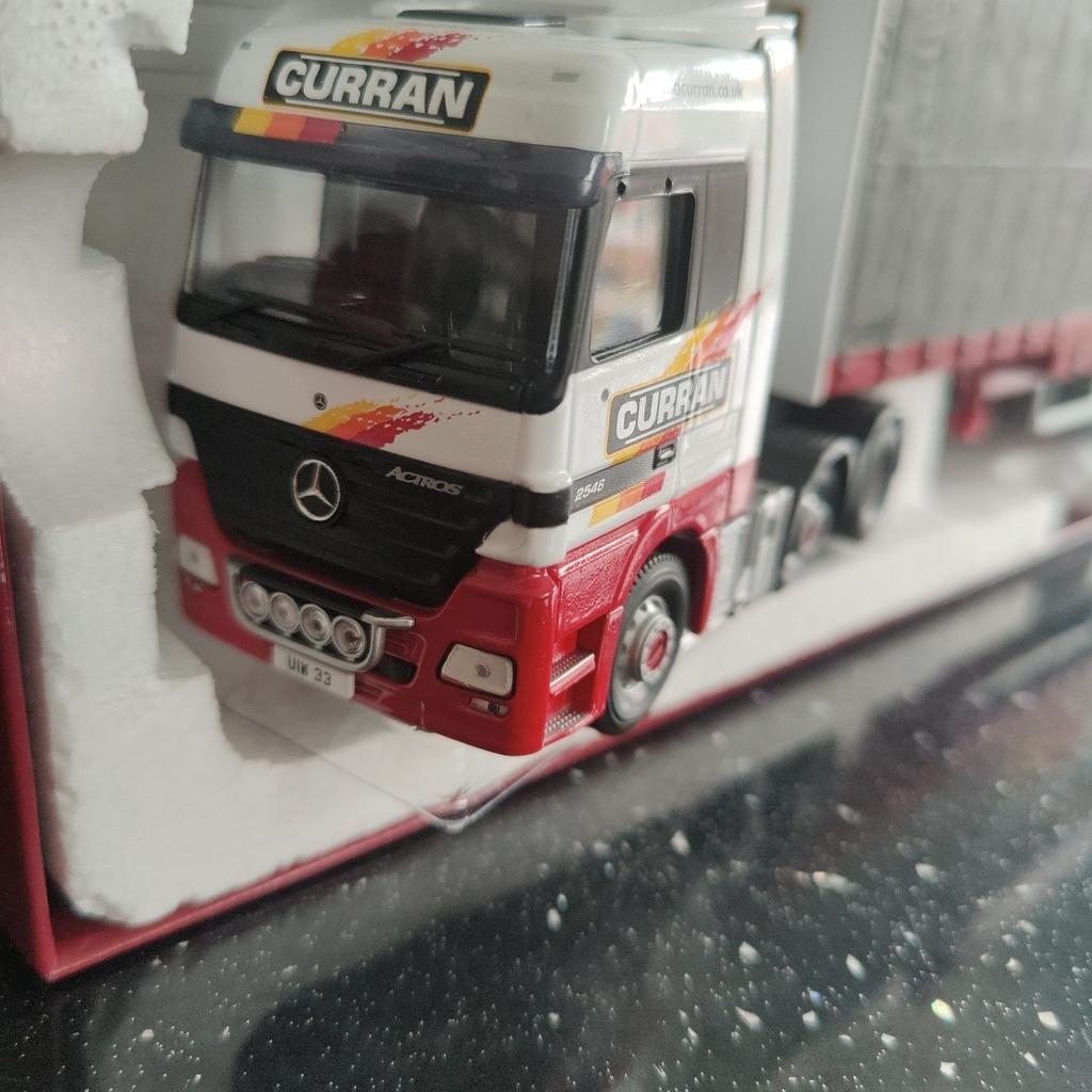 corgi Mercedes truck
D Curran step trailer
only been out of the box for photos
comes with limited edition certificate and mirrors
outer sleeve has slight damage see pics
will combine postage on multiple items