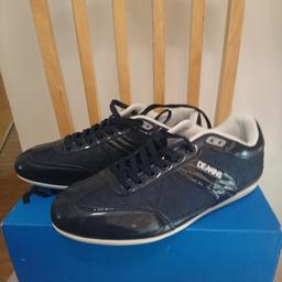 Brand new mens trainers
Size 8
Navy blue