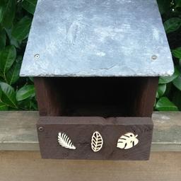 Help out our feathered friends with this lovely bird box built specifically for Robins, Wrens or small garden birds. Height 27 cm, Width 18 cm, Depth 19 cm. Fully treated wood, complete with a Derbyshire slate roof and fixing attachments on the back. Local pick up only please from Old Tupton area near Chesterfield. Thanks.