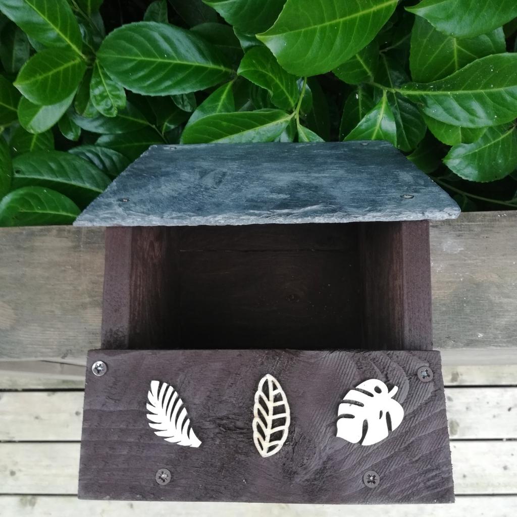 Help out our feathered friends with this lovely bird box built specifically for Robins, Wrens or small garden birds. Height 27 cm, Width 18 cm, Depth 19 cm. Fully treated wood, complete with a Derbyshire slate roof and fixing attachments on the back. Local pick up only please from Old Tupton area near Chesterfield. Thanks.