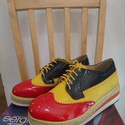 Brand new ladies shoes
Size 6
Red,yellow and black
Sorry but I don't post. 