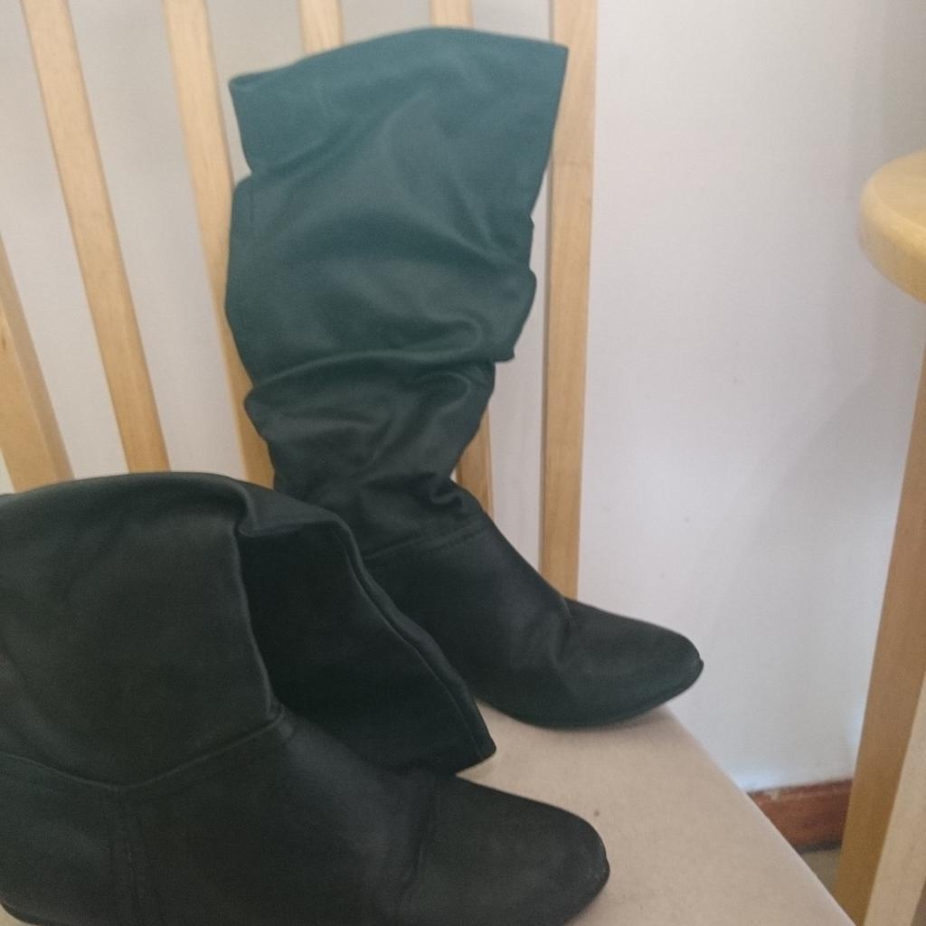 Ladies high boots
Size 5
Black colour
Used a few times, but in great condition.
Sorry but I don't post.