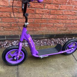 Kids scooter really good condition tyres hold air only really used outside our house a few times.
Comes with rear brake and kick stand.
£15 Ono
Pick up from scholar green ST7