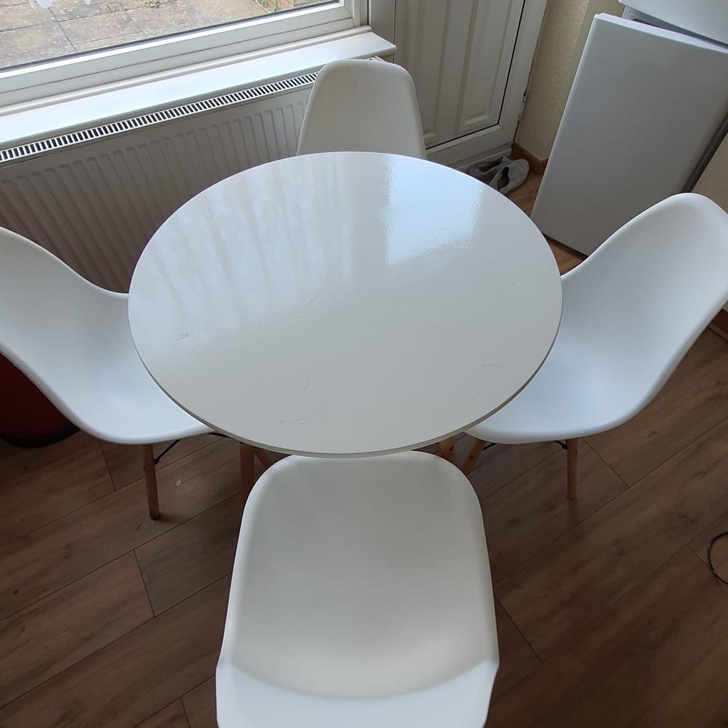 table and chairs in DY3 Dudley für £ 60,00 zum Verkauf Shpock AT