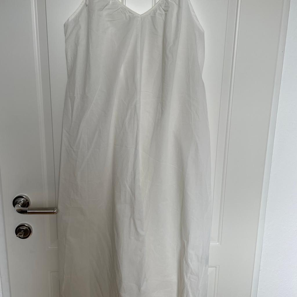 Verkaufe weißes Sommerkleid (H&M, Gr XS, 100% Baumwolle)
Zzgl Versandkosten
