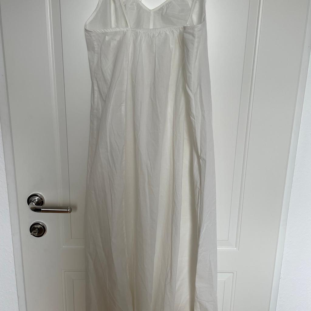 Verkaufe weißes Sommerkleid (H&M, Gr XS, 100% Baumwolle)
Zzgl Versandkosten
