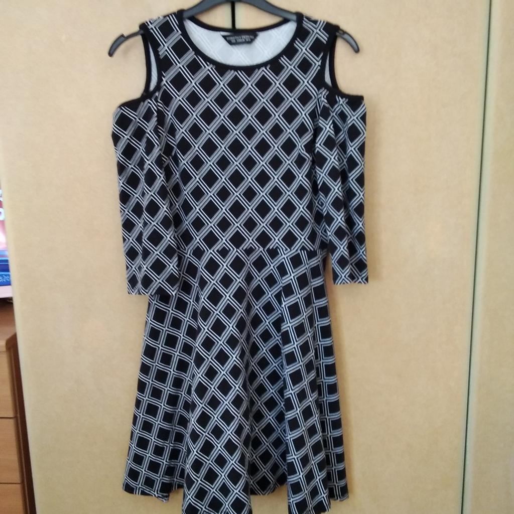 by DOROTHY PERKINS never been worn SEE SECOND PICTURE pick up only