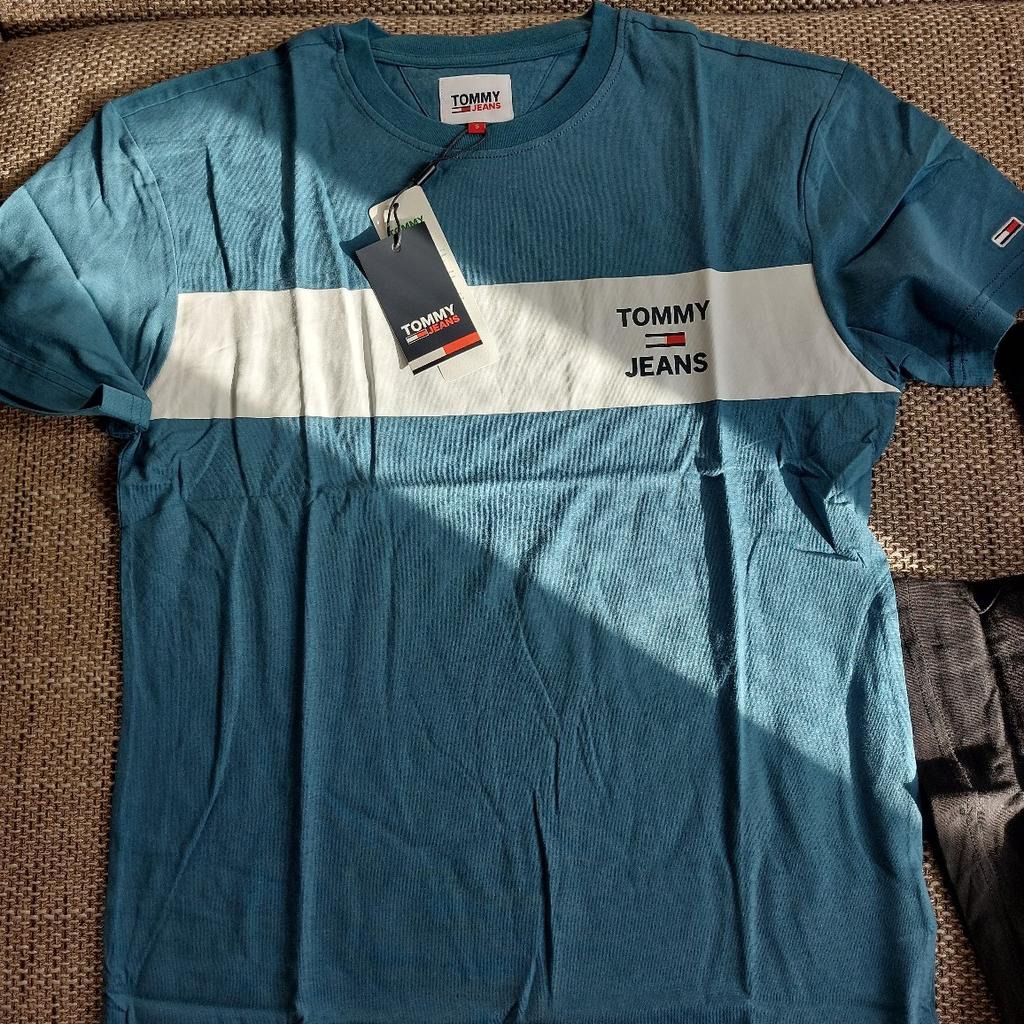 Neu und ungetragen
Herren Shirts Tommy Hilfiger
Größe Small

Wie abgebildet je 20€
Zusammen 35€

Versand Österreich 5€