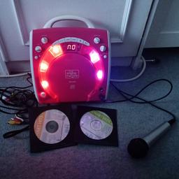 karaoke singing machine

comes with 2 CDs and one mic

works well but no longer being used

collect from Romford rm2