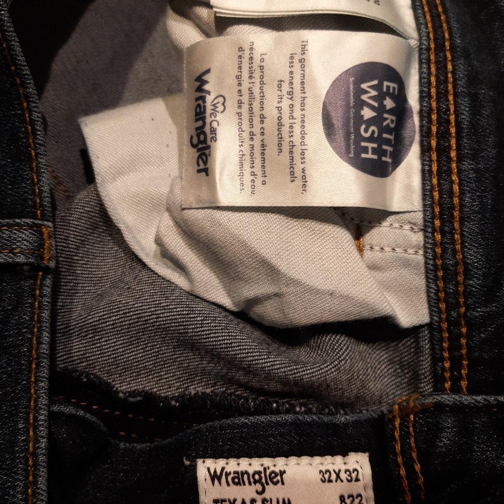 neue Wrangler Jeans, 1 x anprobiert, gewaschen. 99% Baumwolle, 1% Elasthan.