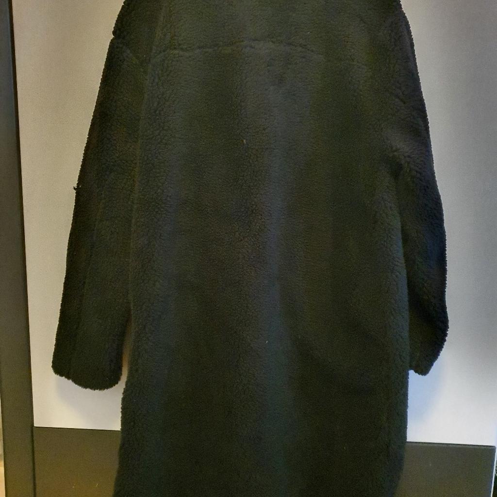 Cosy Coat oversize mantel gr s
Oceans apart
Neu mit etikett

Es ist super weich und angenehm zu tragen.Leider ist er mir viel zu groß.