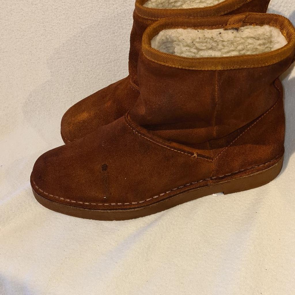 Clarks Australia Style Brown Suede Snow Boots Size 6.5. Excellent condition. These have been meticulously cleaned and sterilised. First to see will buy. See photos for condition, size and materials. I can offer try before you buy option but if viewing on an auction site viewing STRICTLY prior to end of auction.  If you bid and win it's yours. Cash on collection or post at extra cost which is £5.85 Royal Mail 2nd class. I can offer free local delivery within five miles of my postcode which is LS104NF. Listed on five other sites so it may end abruptly. Don't be disappointed. Any questions please ask and I will answer asap.