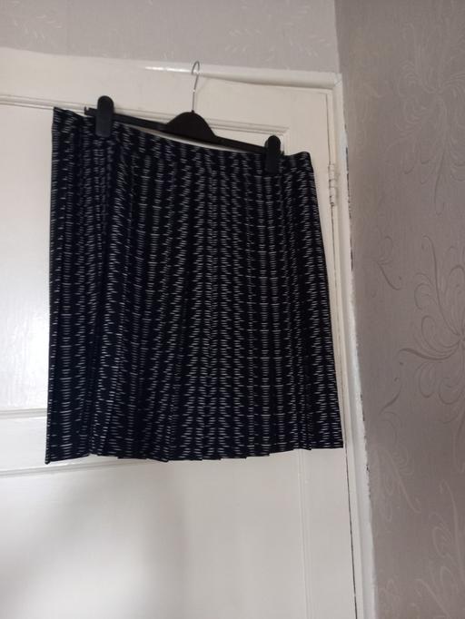 Buy & Sell West London North Kensington - W11 - Photos for New M&S Pleated skirt