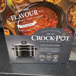 Here we have a crockpot, slow cooker, 3.5 L in black brand-new never been out of the box bargain