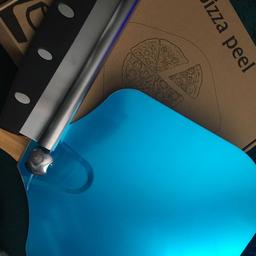 BRAND NEW
PROFESSIONAL PIZZA PADDLE IN STAINLESS STEEL & PROFESSIONAL PIZZA CUTTER