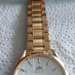 Hallo,
Es handelt sich um eine schöne automatic goldene Uhr von Marke Orient.

Versand gegen Aufpreis möglich.