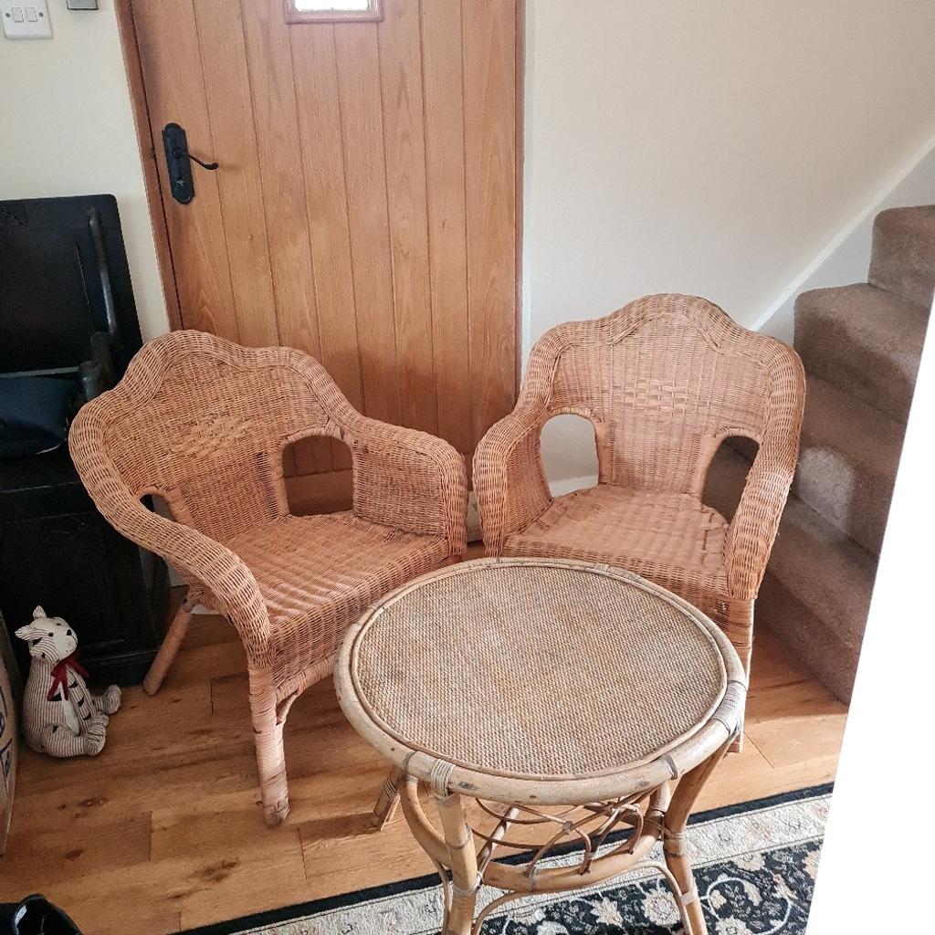 2 beautiful large wicker chairs and table.
ideal for conservatory/summer house.
very comfy chairs.
collection only
cash on collection