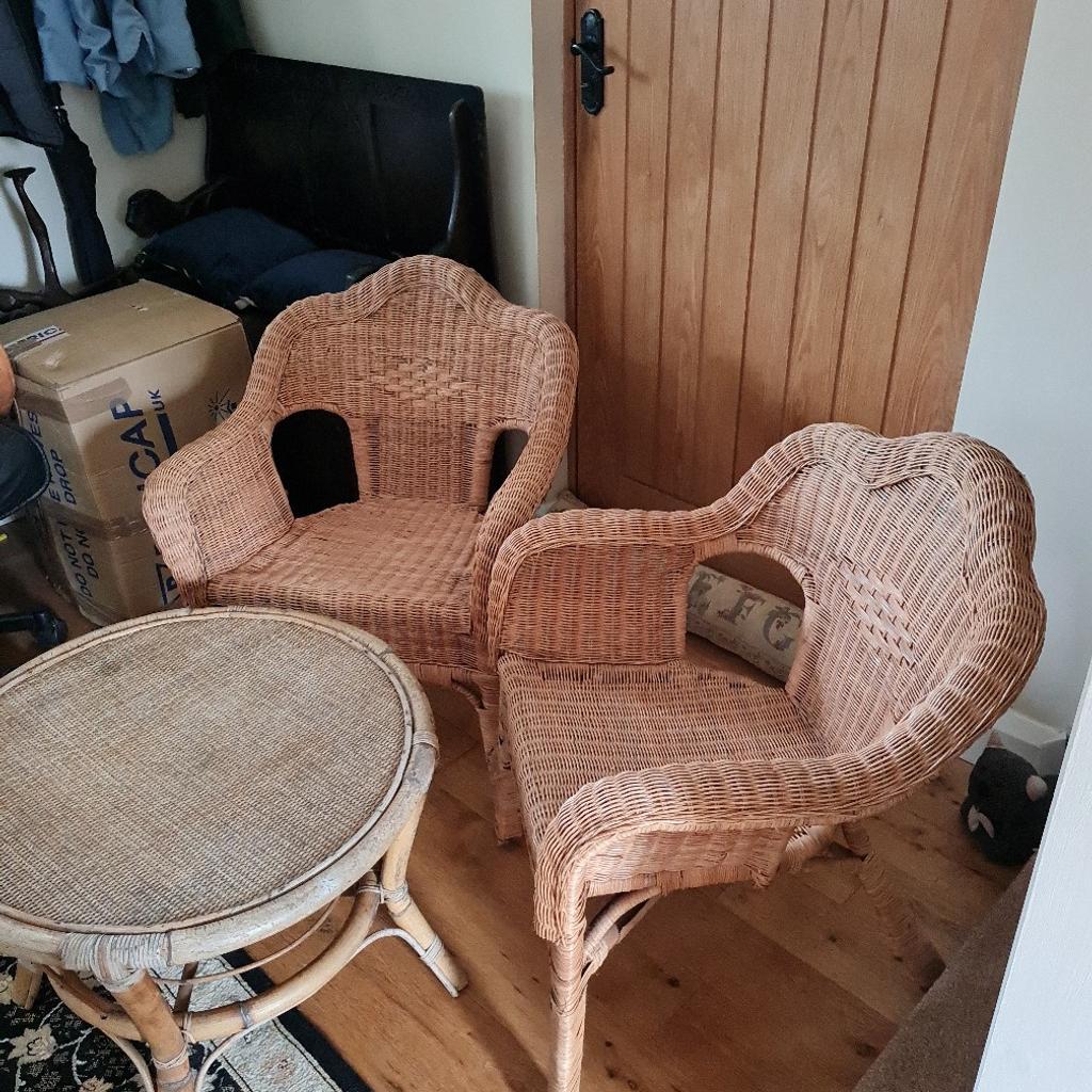 2 beautiful large wicker chairs and table.
ideal for conservatory/summer house.
very comfy chairs.
collection only
cash on collection