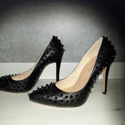 Sexy high heel shoes size UK6. Brand new without box.
Gorgeous designer inspired high heeled court shoes in black.
There are studs all over with a pointed toe and stiletto heel (approx 10-11cm).
Bought a while ago and never worn.
Grab a bargain!