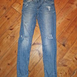 Getragene Jeans, in einem ordentlichen Zustand.
Zzgl. Versand ab 2,25 €.
