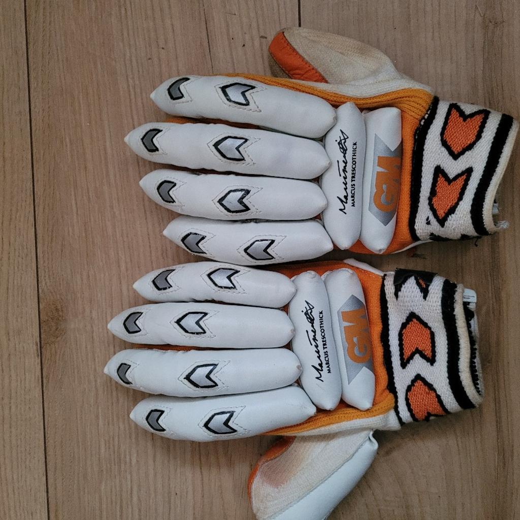 Youths Right Handed cricket Batting Gloves GM