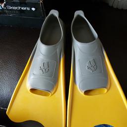Swimming fins, unisex , size 11-1 , very good condition .