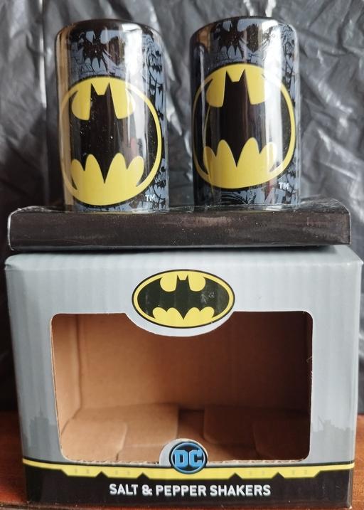 Buy & Sell East London Redbridge - East London - Photos for BATMAN OR SUPERMAN SALT AND PEPPER SHAKERS