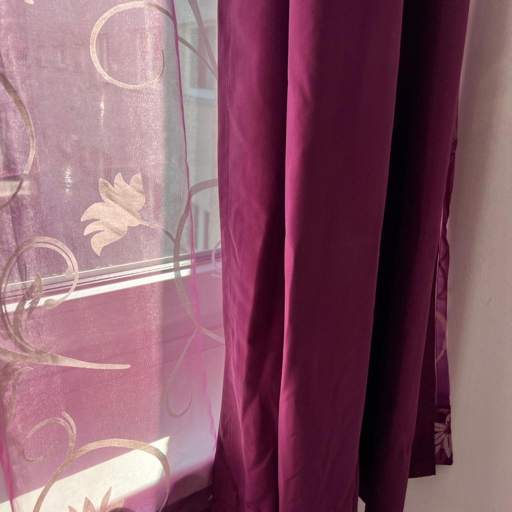 Verkaufe Vorhang Set in Lila. 2x Stor in lila Transparent mit Muster 160x140 cm HxB und 2x Seitenteile lila blickdicht 160x140 cm. Gesamtbreite vom Fenster 220 cm. Abholung und Besichtigung in Klagenfurt.