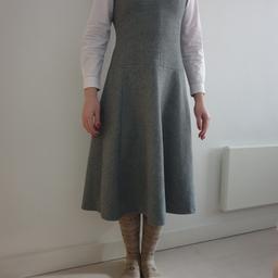 Smart office dress, very warm, perfect for winter months. This was originally Zara size 12, but was adjusted by hand to size 8. Unfortunately, I'm no longer size 8 and it's too small for me.