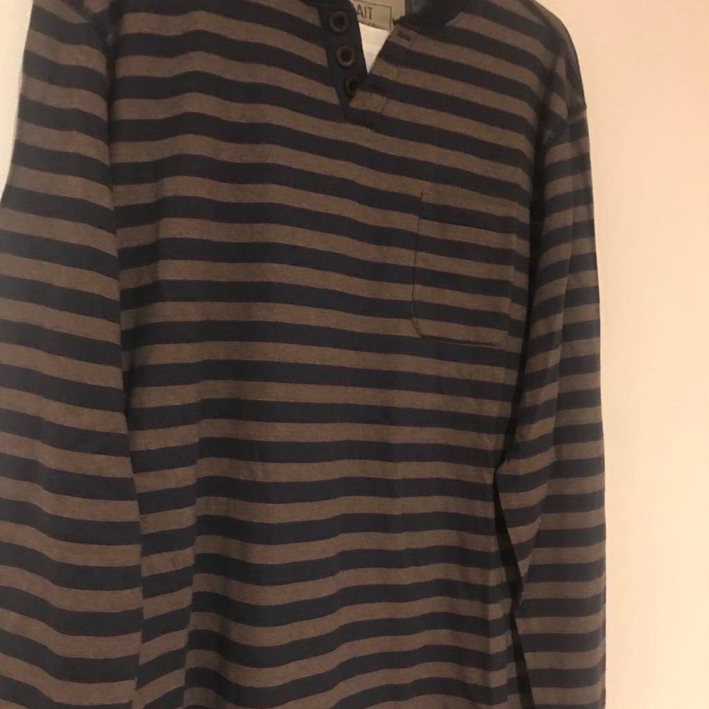 REF 4

WORN FOR A COUPLE OF HOURS ONLY!!! EXCELLENT CONDITION

NAVY & BEIGE STRIPED
100% COTTON (LOVELY SOFT)
LARGE = CHEST 41"- 44" (104-111CM)

BHS TRAIT APPAREL

ADVERTISED ON OTHER SELLING SITES. CASH ONLY, NO RETURNS, NO REFUNDS OR COURIER COLLECTIONS & DELIVERY IS NOT POSSIBLE UNLESS BUYER PAYS POSTAGE. NO RESERVE (HOLDING) - FIRST TO COLLECT ASAP!!