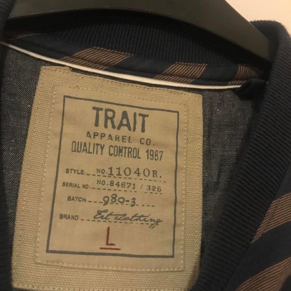 REF 4

WORN FOR A COUPLE OF HOURS ONLY!!! EXCELLENT CONDITION

NAVY & BEIGE STRIPED
100% COTTON (LOVELY SOFT)
LARGE = CHEST 41"- 44" (104-111CM)

BHS TRAIT APPAREL

ADVERTISED ON OTHER SELLING SITES. CASH ONLY, NO RETURNS, NO REFUNDS OR COURIER COLLECTIONS & DELIVERY IS NOT POSSIBLE UNLESS BUYER PAYS POSTAGE. NO RESERVE (HOLDING) - FIRST TO COLLECT ASAP!!