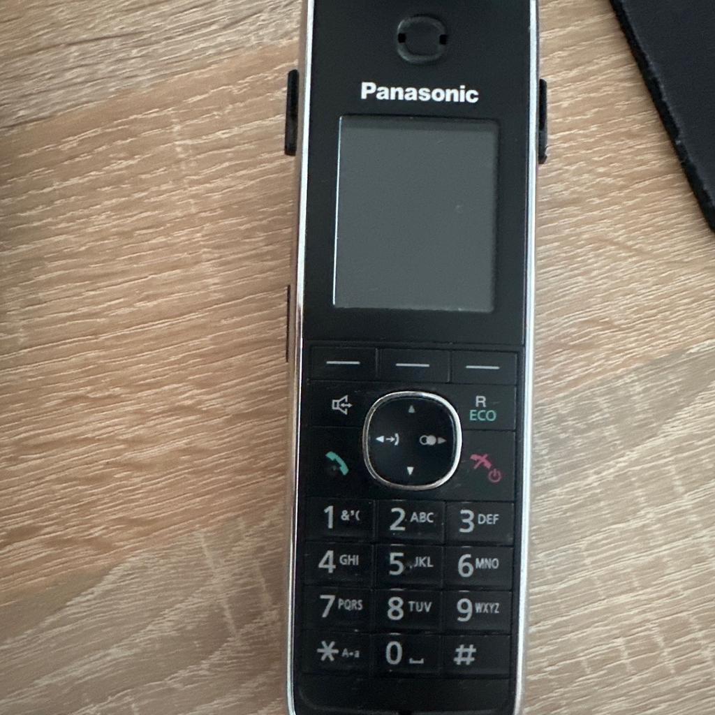 Verkaufe ein Panasonic Telefon.
Funktioniert einwandfrei, Farbdisplay.
Inklusive Ladestation und Stromkabel.

Bei Fragen einfach schreiben.

Privatverkauf, keine Rücknahme, Umtausch oder Garantie

Preis ist VHB