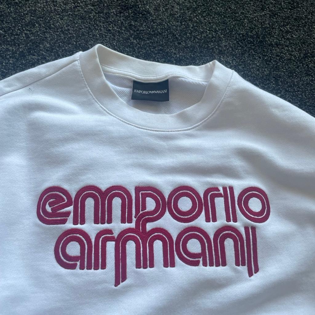 This is a gorgeous red and white Emporio armani top, it has only been worn twice. It’s in brand new condition.

Retails price was 75£

I’ve got it on for 46£ come on people drop me some offers

#emporioarmano