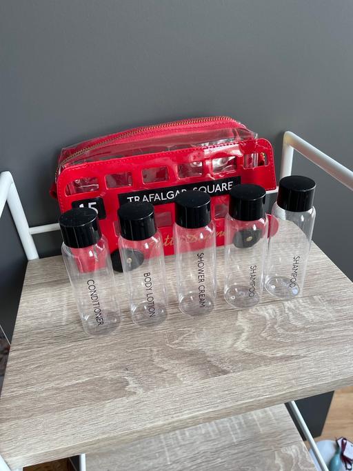 Buy & Sell North London Highbury - North London - Photos for London Bus Travel Bottles with Wash Bag