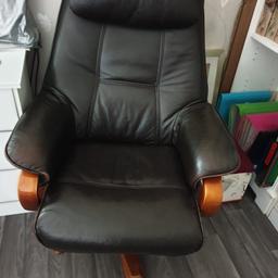 Black soft leather reclining chair.
Needs collecting from a bedroom, Wv10 9 tb.
NO OFFERS, EXPENSIVE CHAIR.
