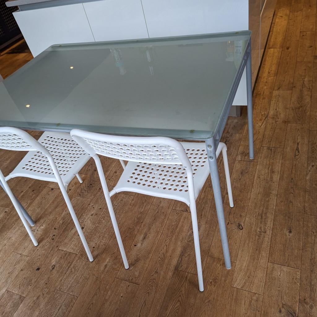 IKEA glass dining table (no chairs) in B91 Solihull for free for sale