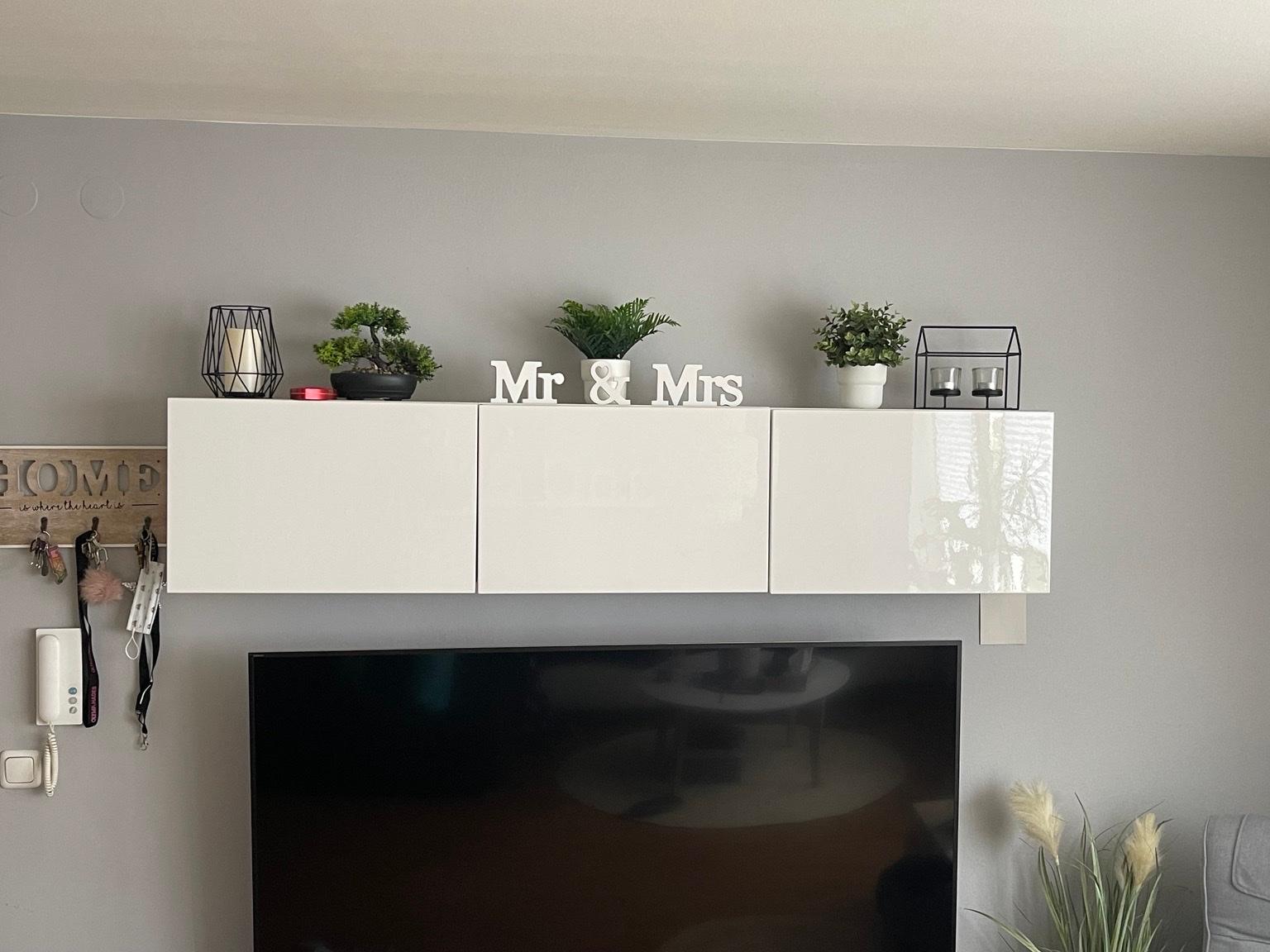 Ikea Besta Hängeschränke in 63452 Hanau für 150,00 € zum Verkauf