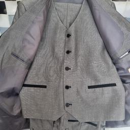 boys 3 piece suit ideal for wedding or prom aged about 14 /15 years 25.00 pound