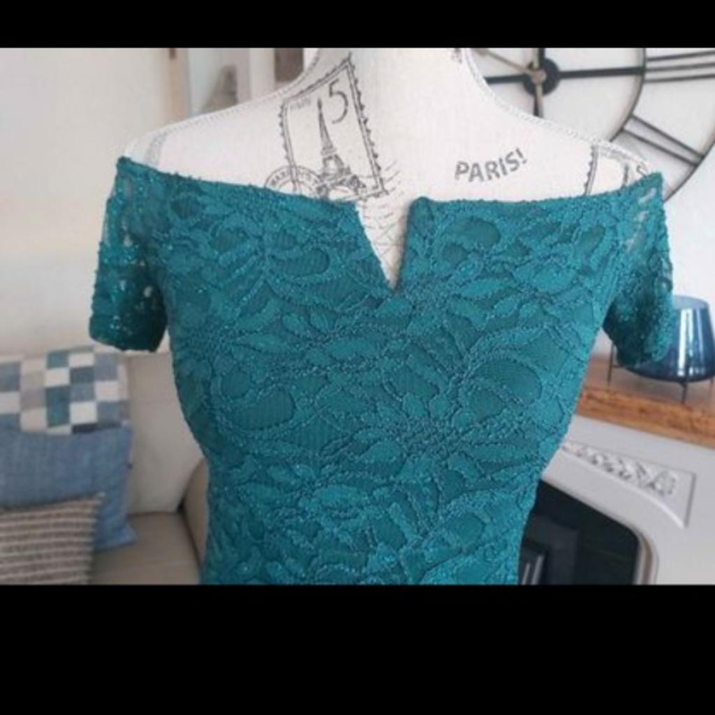 Brought from quiz. New with tags was £44.99 Sequence stretch dipped hem dress. So longer at back than front
Bottle green
Off shoulder bandeau style please see pictures for design

I have the same in black of this dress.

Other dresses for sale too. New and used

Pick up from stratford