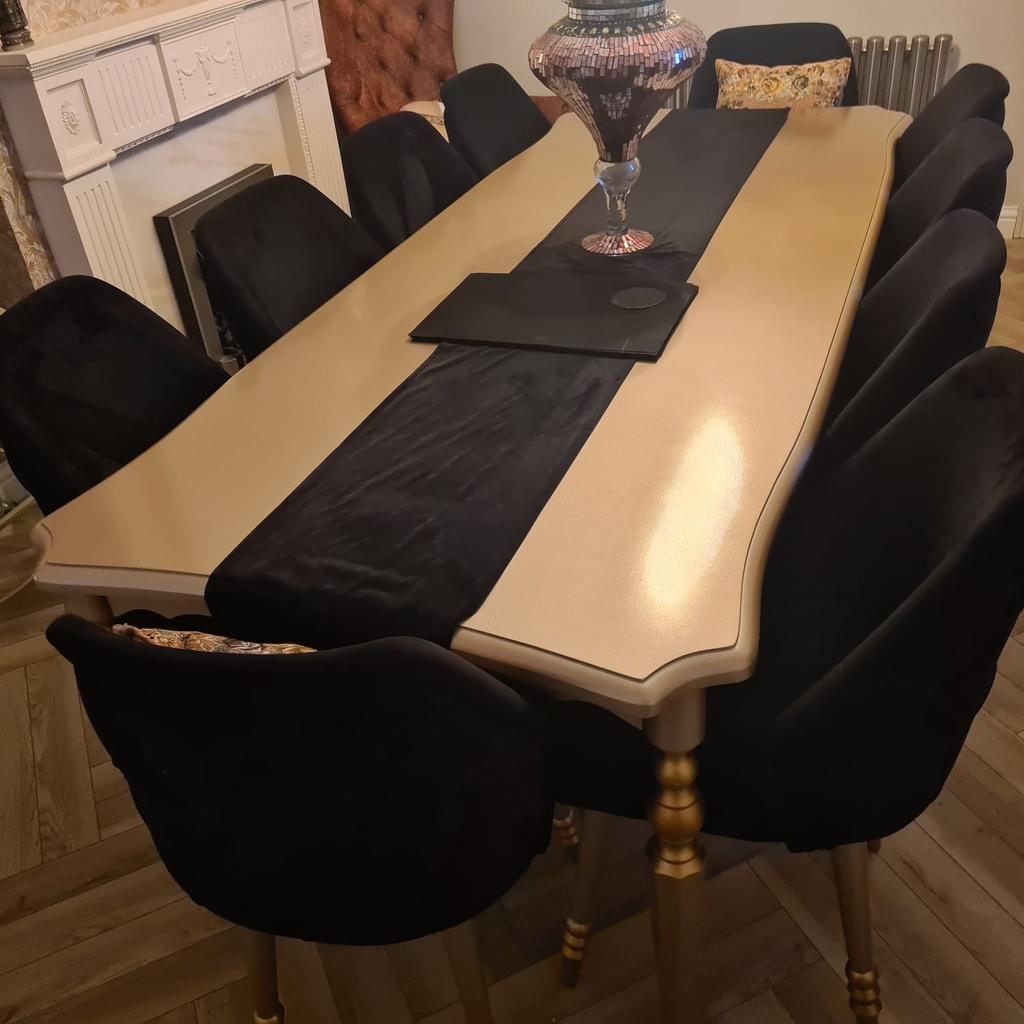 10 seater dining table with chairs in WS4 Walsall für £ 600,00 zum